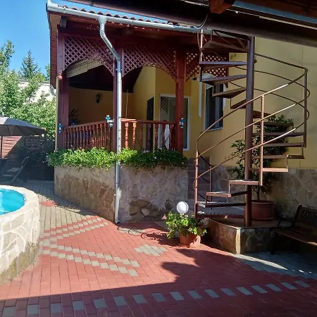 Petra Vendeghaz Apartament *