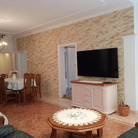 Petra Vendeghaz Apartament