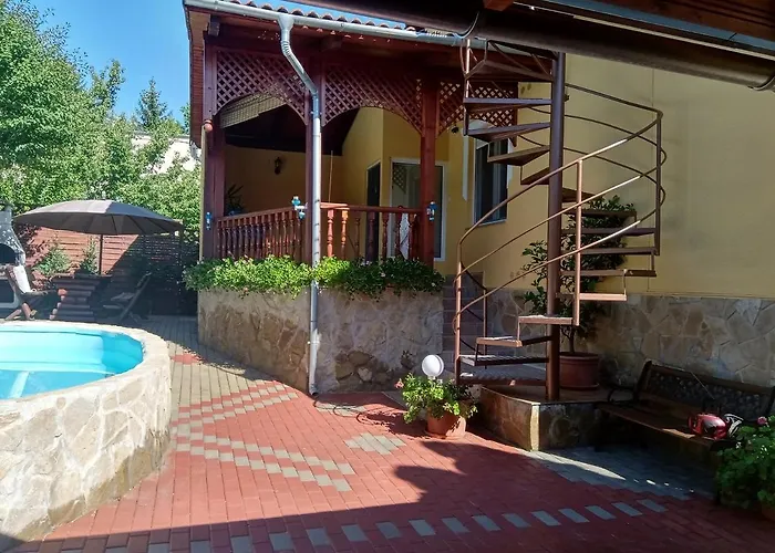 Petra Vendeghaz דירה *