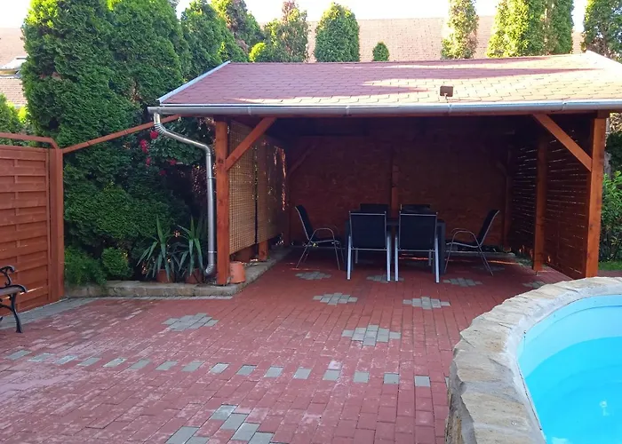 Petra Vendeghaz דירה *