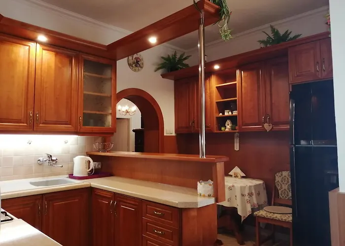 Petra Vendeghaz דירה *